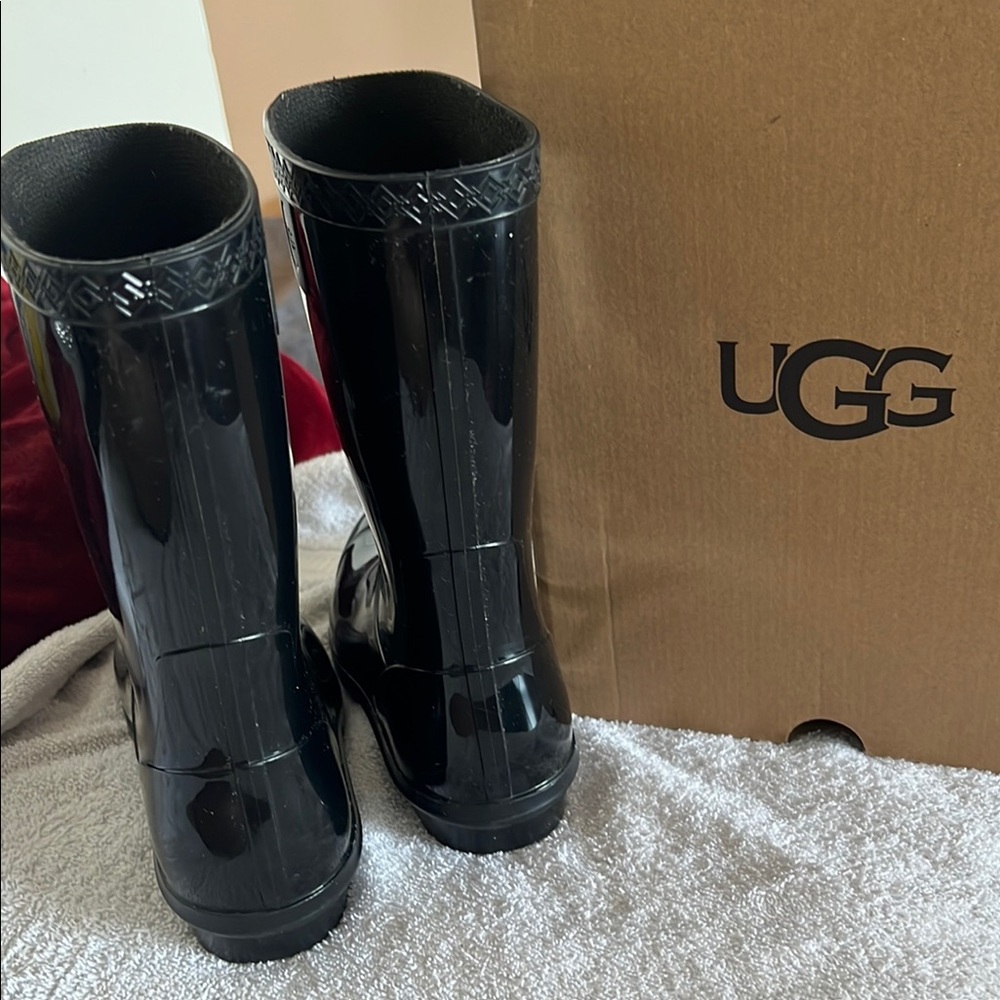 ๐ค UGG Black Rain Boots with Socks - Picture 6 of 10
